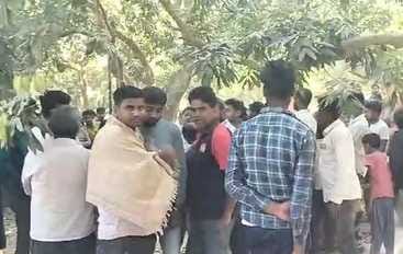 Muzaffarpur Bihar news: mother daughter dead bodies found hang at tree together people says murder
