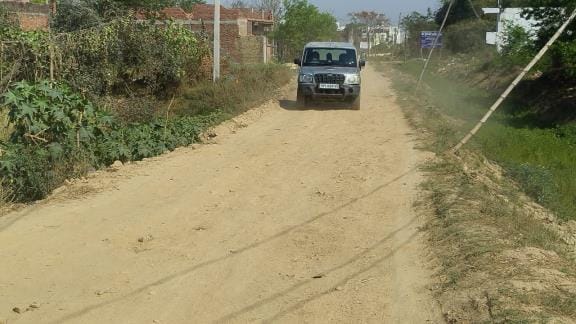 Kutcha roads are causing pain in the city