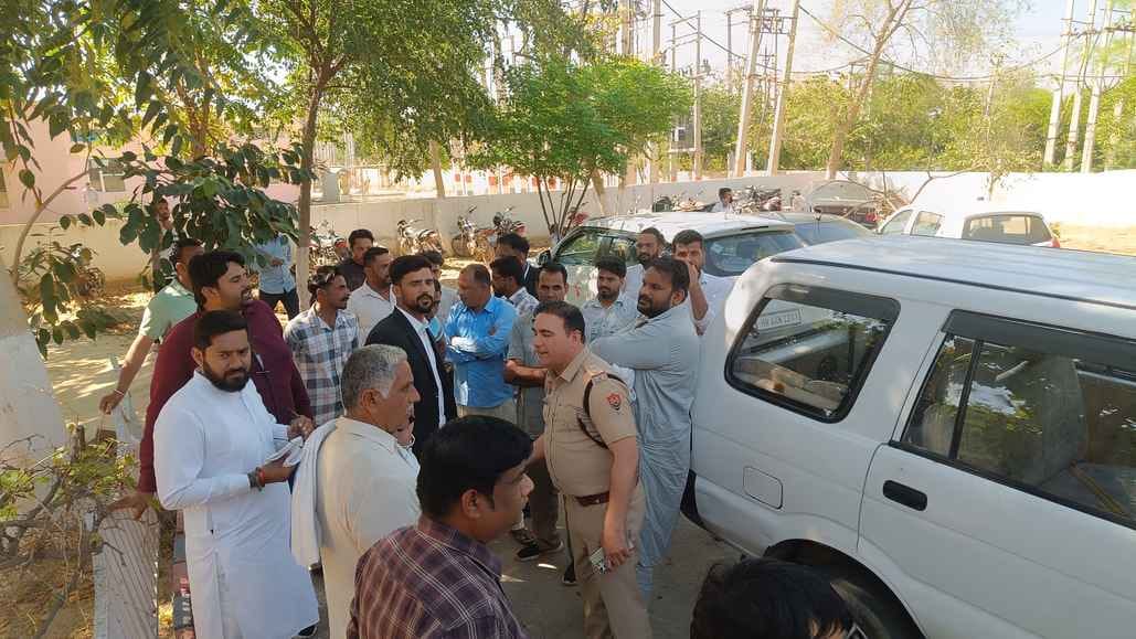 Village Bhirdana's Sarpanch representative's challan was cut, he was beaten up when he told the police the rules
