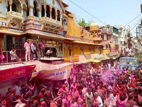 Like Mathura Vrindavan, the city residents will play with colours, Rapat Rollia in Gopal Mandir