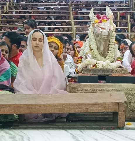Singer Sunanda Sharma Reached Ujjain Mahakal Temple Mahakaleshwar Bhasma Aarti Photos News in Hindi
