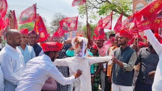 Nishad Party burns effigy in protest against comment on Phoolan Devi