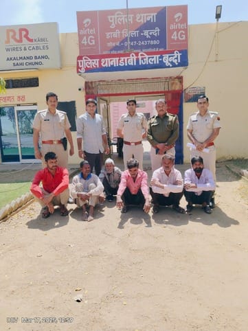 पुलिस की गिरफ्त में आरोपी