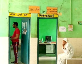 What kind of treatment is this... Cleaning staff making prescriptions, pharmacists seeing patients