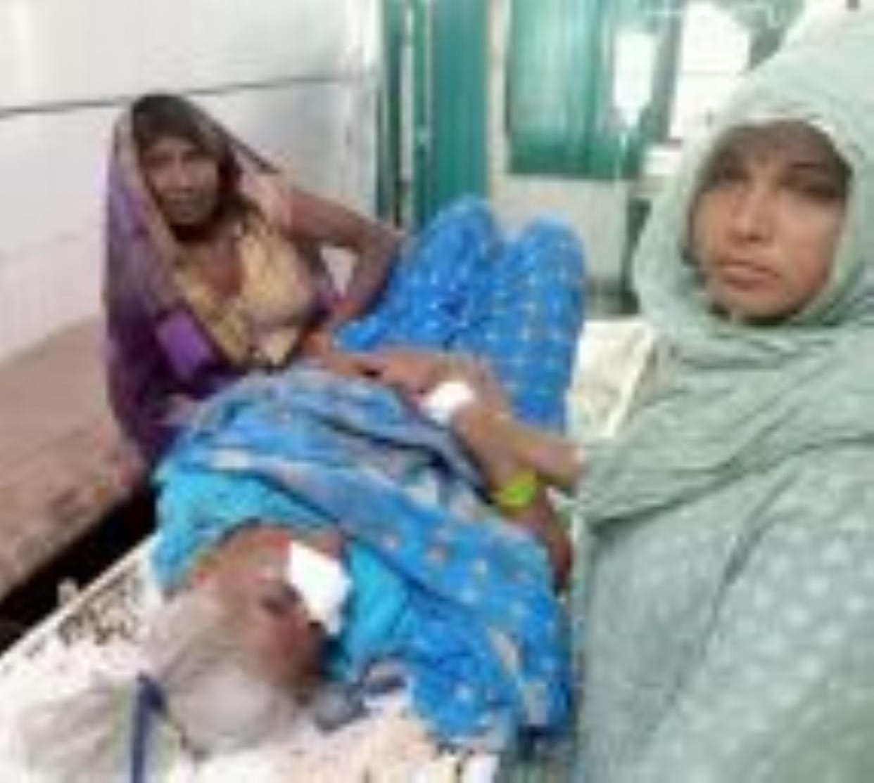 Car collided with divider, seven members of a family injured