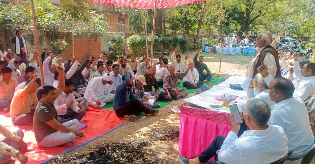 Sarva Karamchari Sangh demonstrated regarding pending demands