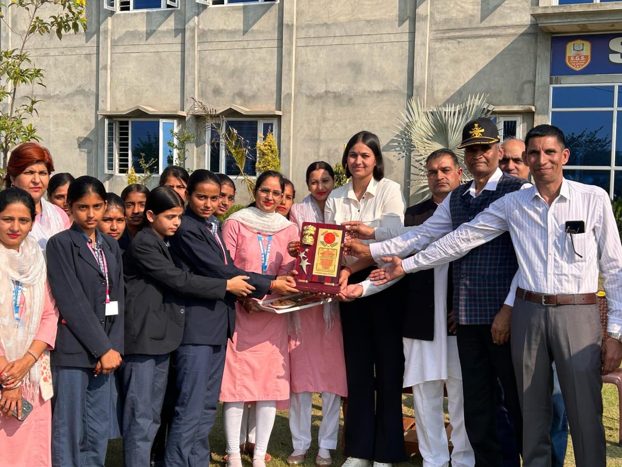 Honoring Divya Bishnoi in village Kheda inspired studentsHonoring Divya Bishnoi in village Kheda inspired studentsHisar News, Haryana News