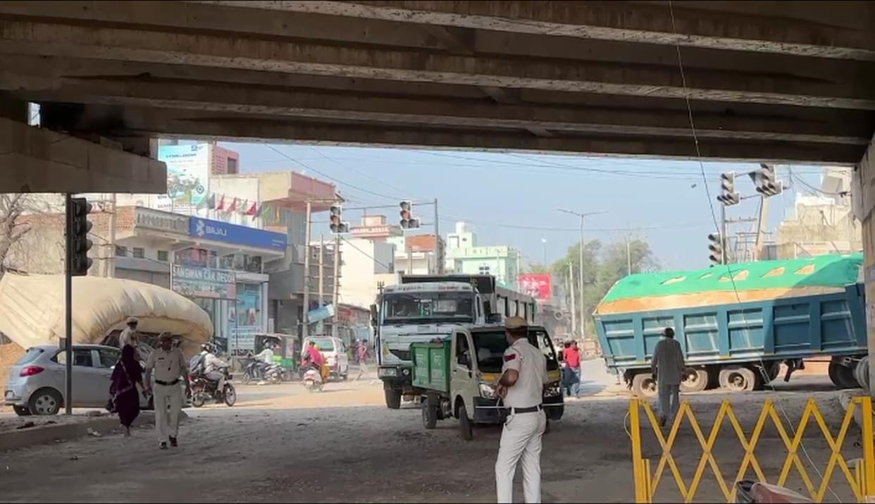 After three days, the traffic system of NH 148-B is back on track