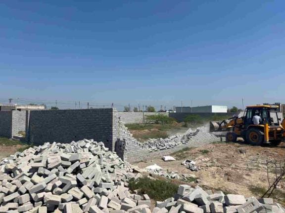 Illegal colony was being established on 30 acres near Arya Nagar, District Town Planner used yellow claw