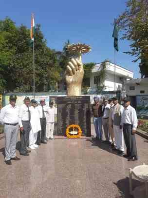 Colonel Gurpreet paid tribute to the martyrs