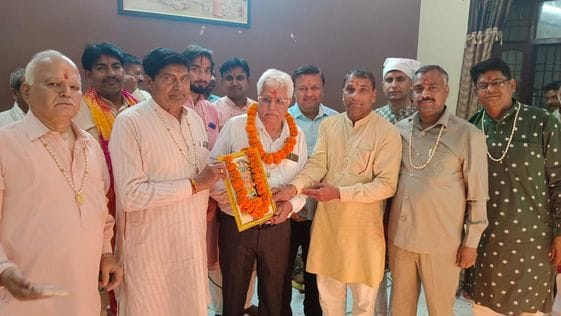Sunderkand Paath's couplets and quatrains were sung