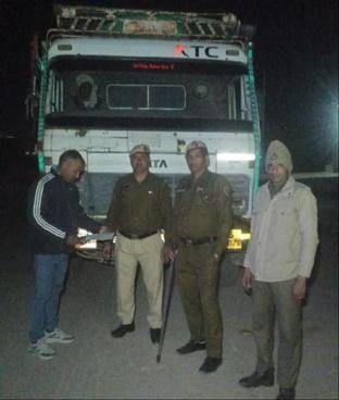 Dumper caught without e-Ravana, 4.21 lakh recovered