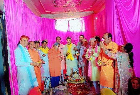 Cultural songs echoed along with Holi of flowers