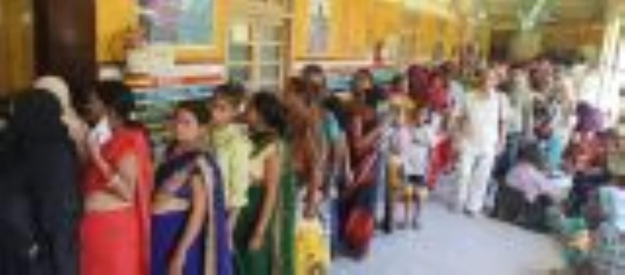 Crowd in district hospital, 1730 patients arrived