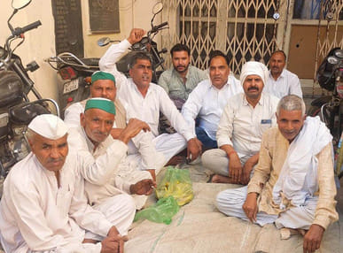 Dharna held against indecent remarks on former Prime Minister