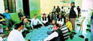 Lawyers sit on dharna in protest against the case filed against the advocate