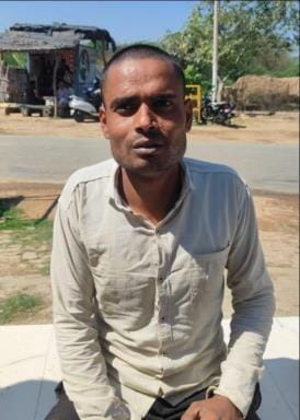 The youth jumped into the Yamuna from the bridge, people saved him