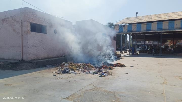 The road cleaning contract was again given to the controversial Ding Man Power Agency, the Safai Karamchari Union expressed displeasure