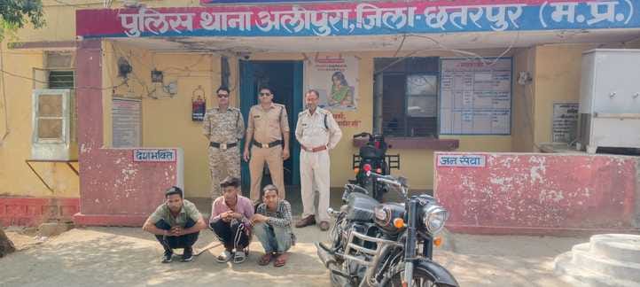 Police revealed the robbery, arrested three accused with a bounty of eight thousand rupees...