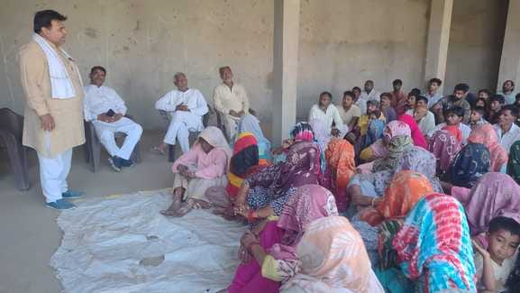 Villagers protested against the liquor contract in Mavikalan