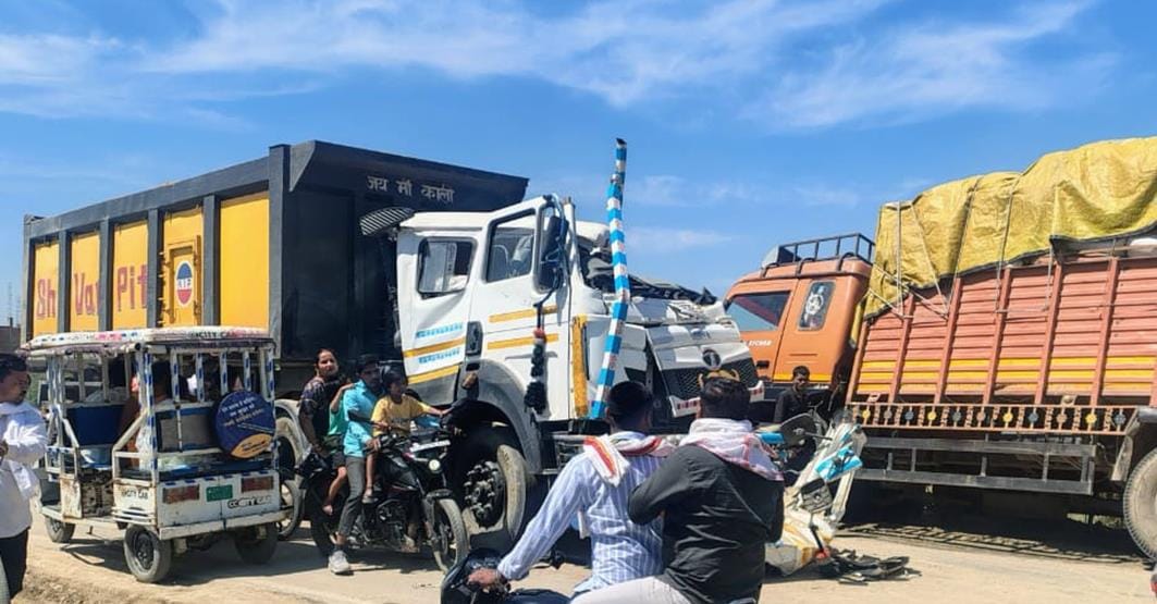 Dumpers collided on the highway, traffic jam for eight hours