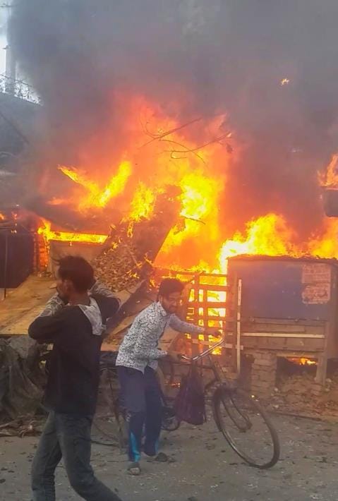 Spark came out from the transformer, seven shops burnt to ashes