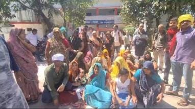 Accusation of murder of hotel operator, staged a sit-in