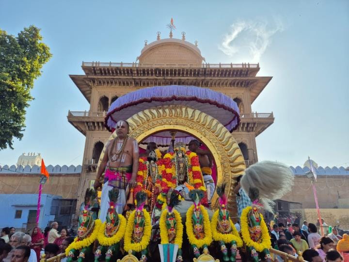 Lord Ranganath set out for a tour on the golden Suryaprabha chariot