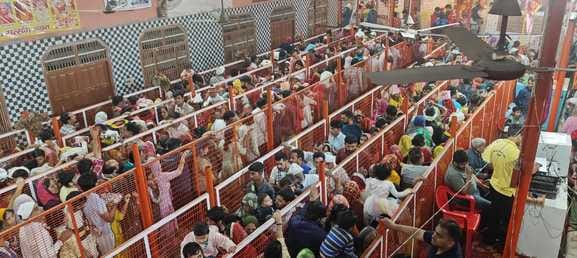 Devotees gathered in Sheetla Mata temple, worshiped the favorite goddess