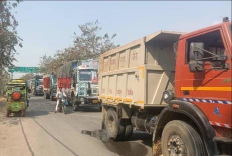 The highway was jammed for five and a half hours due to a truck breakdown