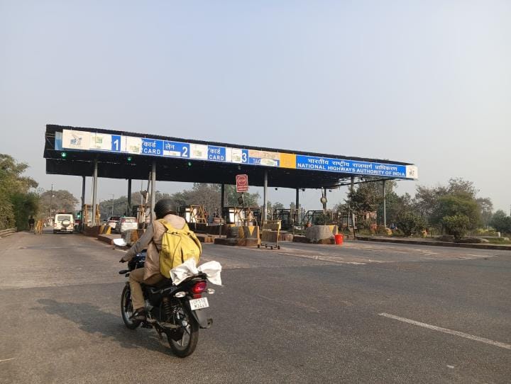 The four lane is in a bad state... not only toll is being collected at toll plazas, but facilities are also in short supply