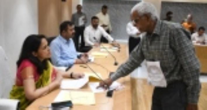 Age increased from 37 to 73, shop not registered even after 36 years