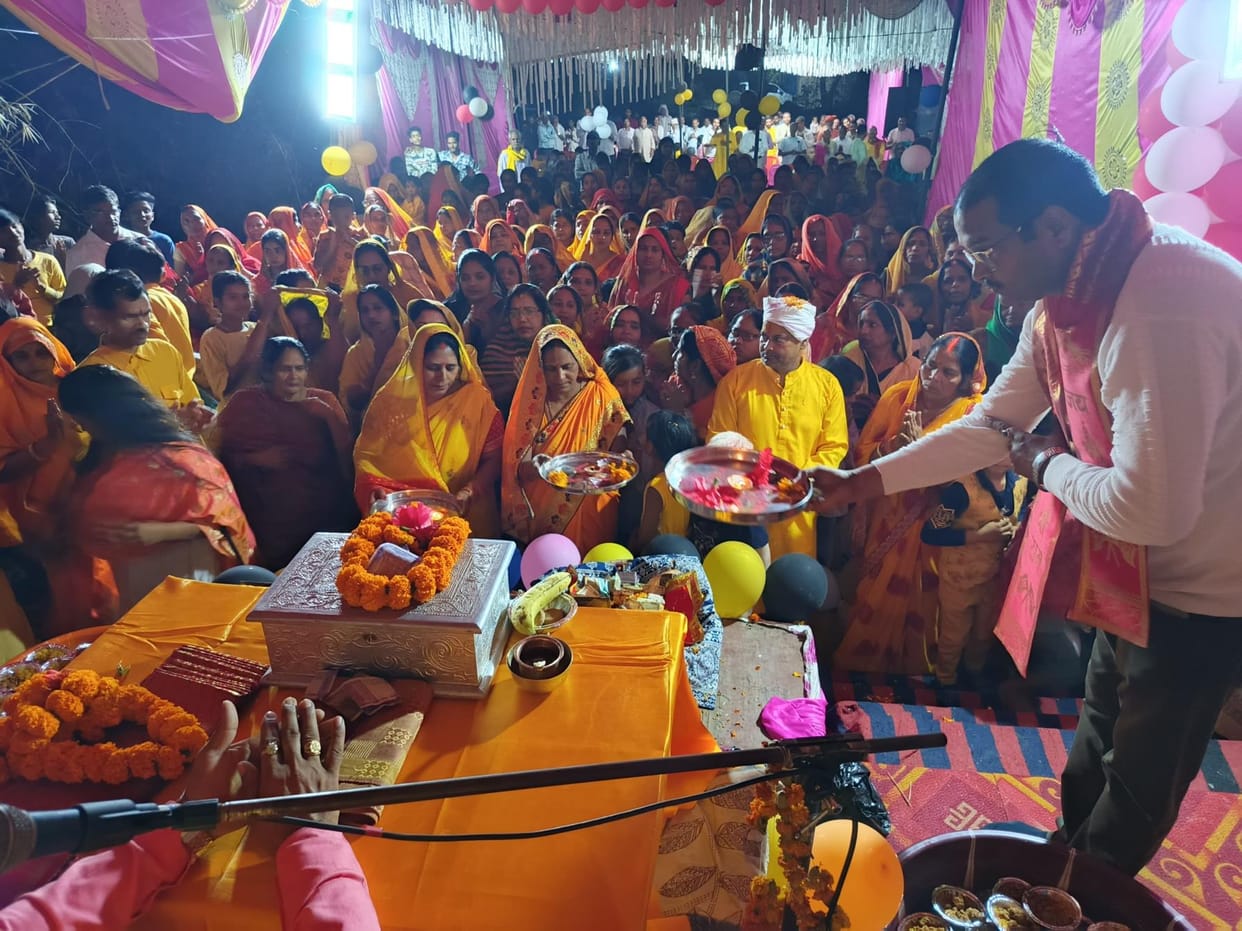 The Lord protects his devotees and establishes Dharma