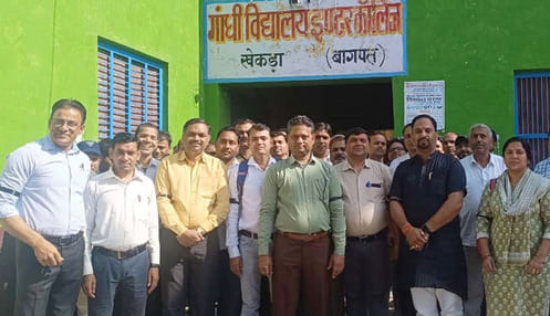160 examiners and 16 deputy chief examiners kept distance from the evaluation