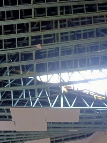 The roof of the mountaineering institute could not bear the weight of even two feet of snow