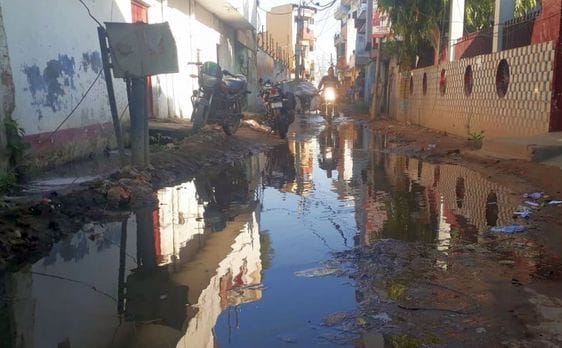 Potholes on the road from Wazirganj to Nimthauli, making it difficult to pass