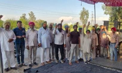 Farmers and villagers troubled by accidents set up tents and blocked Lalru road