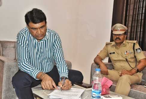 MP News Administrative surgery after violence in Mauganj newly arrived collector and SP took charge
