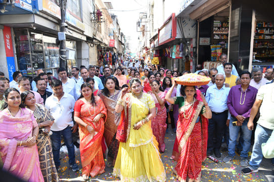 Sirohi News: Procession taken out with band players on Sheetla Saptami in Abu Road