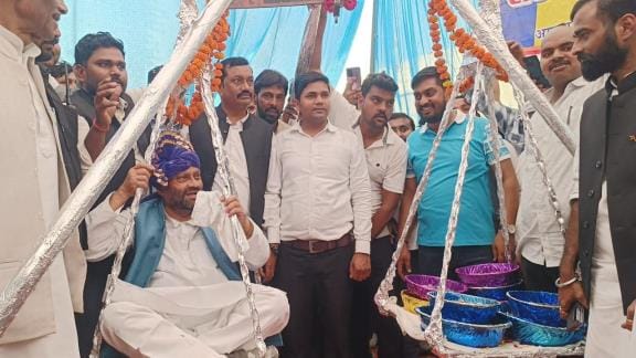 Swami Prasad Maurya was weighed with coins