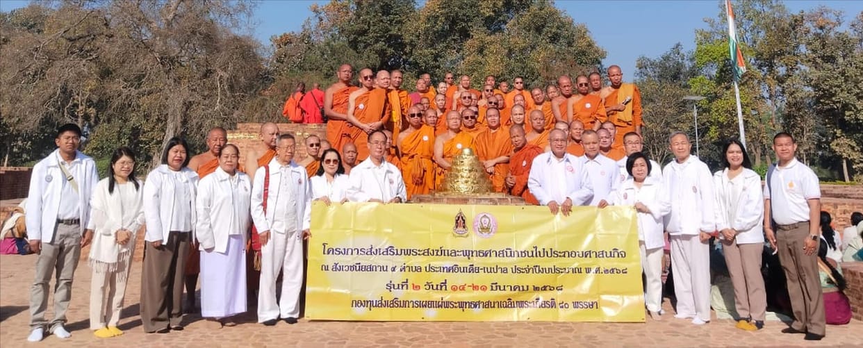 The team that arrived from Thailand prayed at Gandhakuti