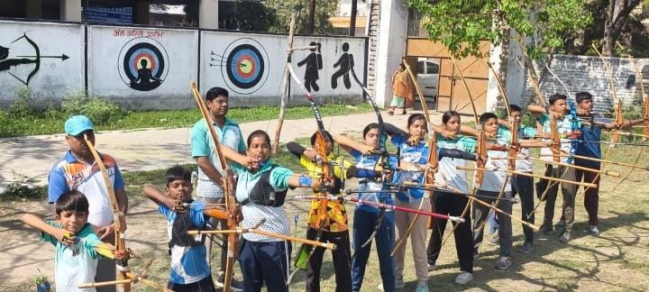 Players leave the city for archery competition