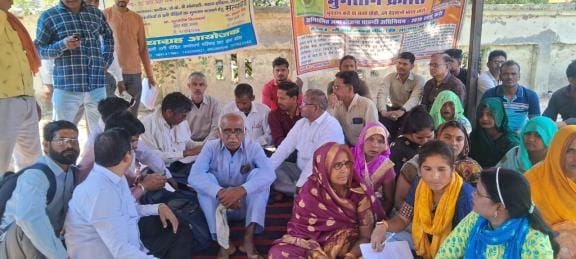 Fraud victims staged a sit-in protest in the tehsil