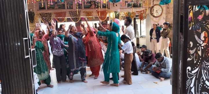 Inflow of devotees in the court of Paunahari, more than 41 lakh offerings