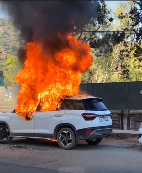 Car burnt to ashes outside Sundar Nagar SDM office