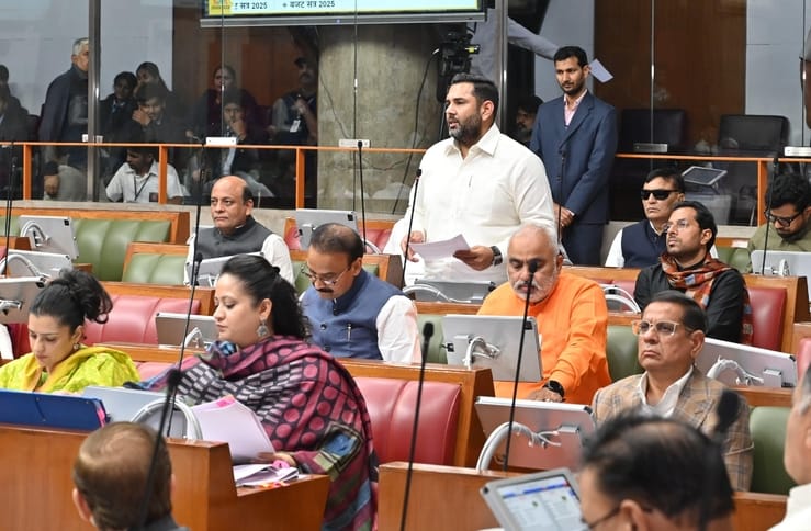 The issue of shortage of doctors was raised in the Vidhan Sabha, the civil surgeon was found in the evening
