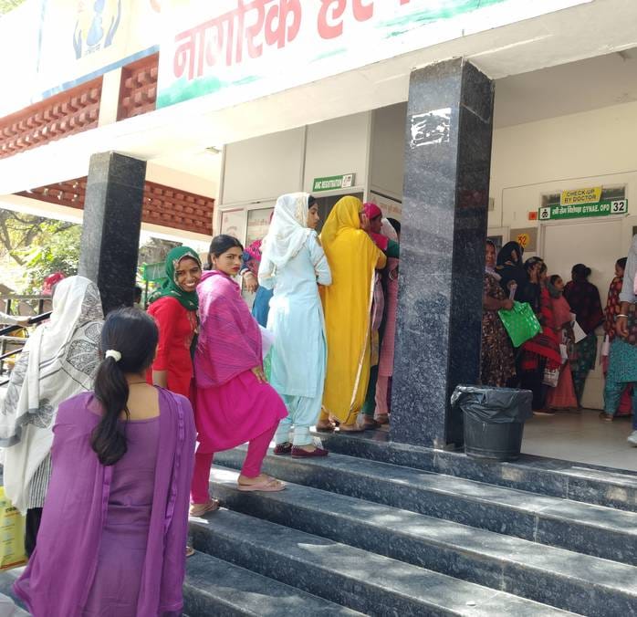 Pregnant women examined before health checkup, no seating arrangement