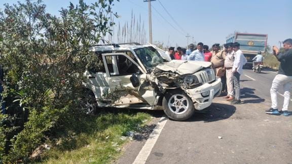 A canter carrying answer sheets hit a vehicle full of football players
