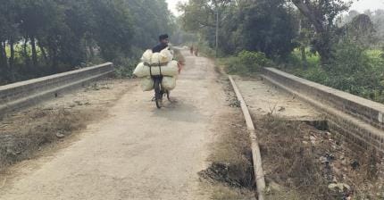 Onion smugglers are active in border areas, smuggling onions across the border