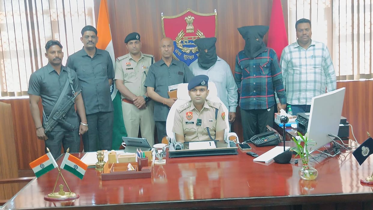 Two interstate smugglers arrested with 85.35 kg poppy husk